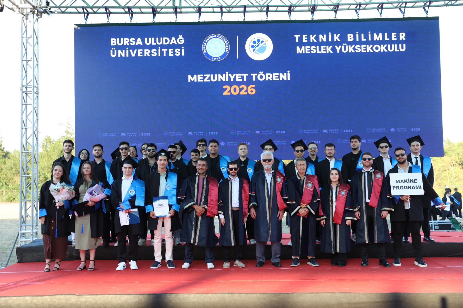 Bursa Uludağ Üniversitesi Teknik Bilimler Meslek Yüksekokulu'nda Mezuniyet Coşkusu